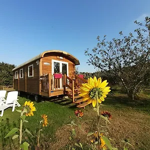Roulotte Bigoudenne Hébergement de vacances Tréméoc